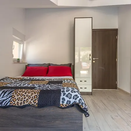 Ferdo 2 * Makarska