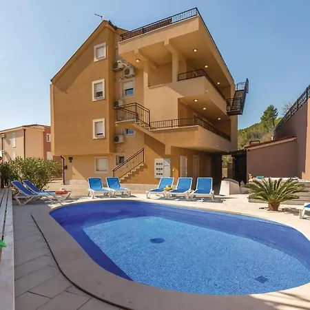 Ferdo 2 Makarska