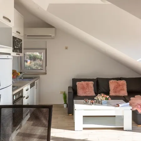 Apartment Ferdo 2 *