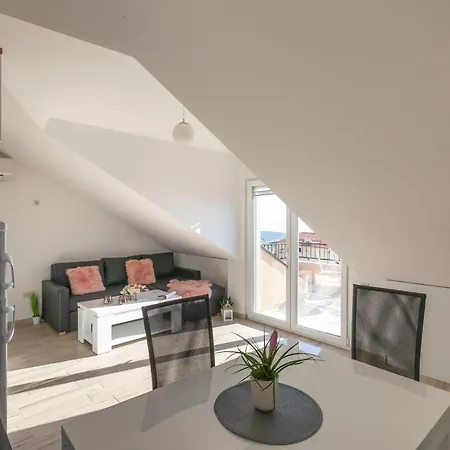 Apartment Ferdo 2 Makarska