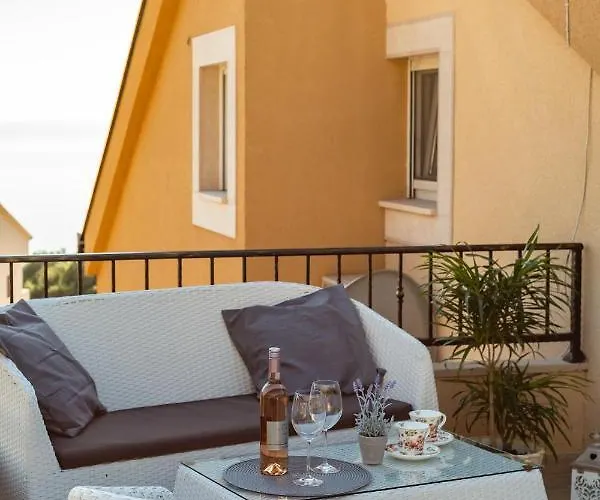 Apartment Ferdo 2 Makarska